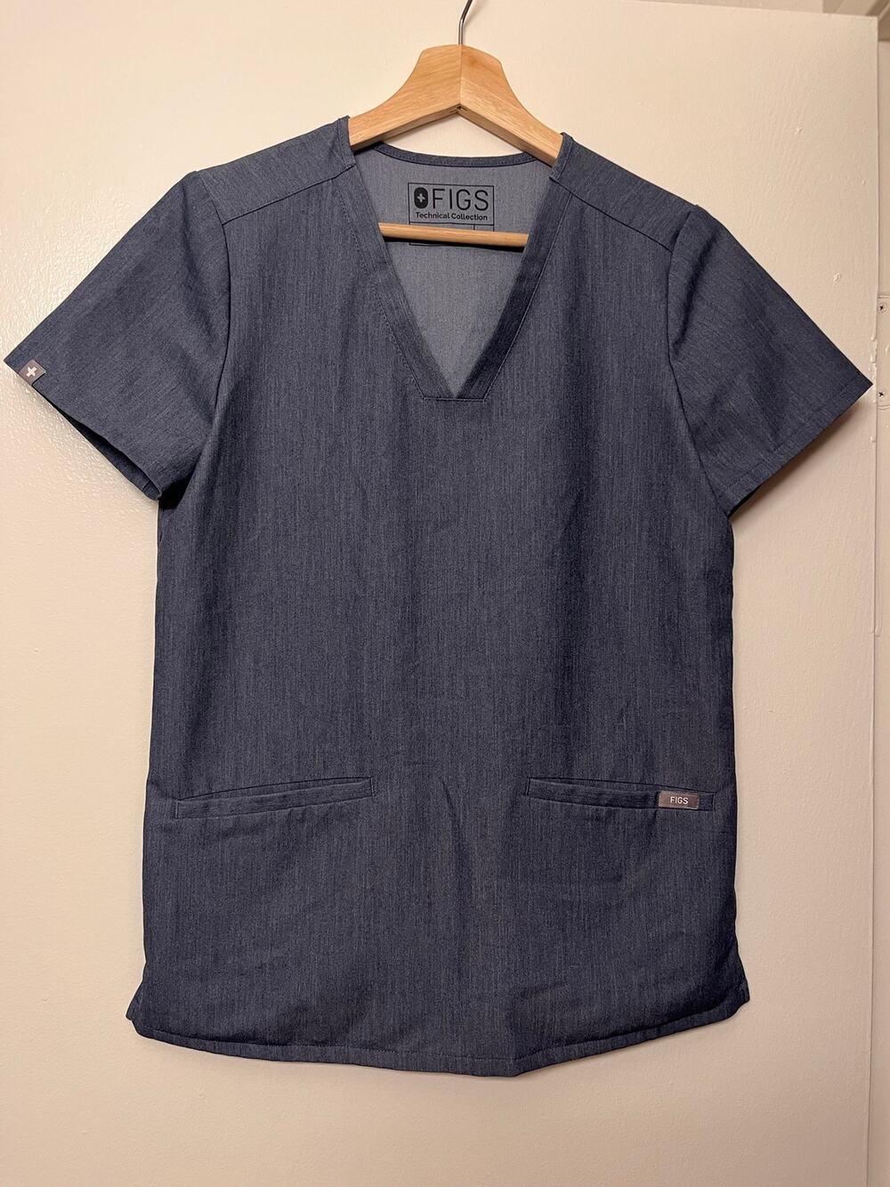 Figs Casma FW1100 Women’s XS Graphite Gray 3-Pocket V-Neck Medical RN Scrub Top